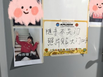 皖博士着急上厕所被拍，狼队大场五连胜|狼妹的物料百宝袋|物料|老师|办公|选手_新浪体育_新浪新闻