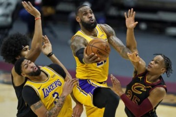 喜欢挑衅勒布朗？老詹狂轰46分回应骑士制服组嘲讽