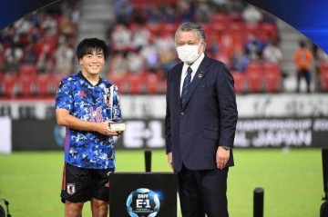 东亚杯MVP的减肥范例:看看如何从白斩鸡练出腹肌